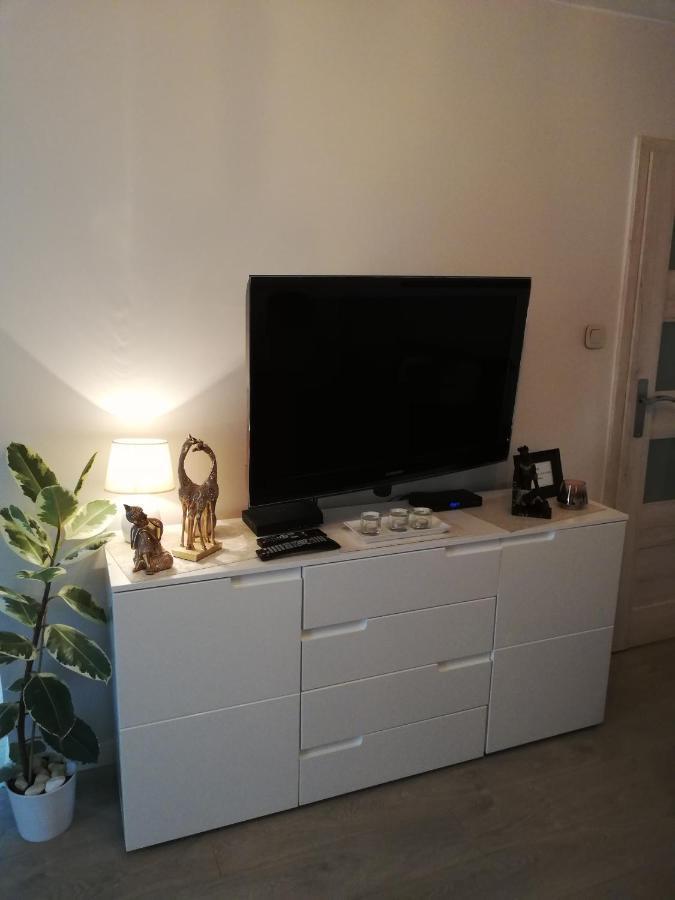 Kawalerka - Jelenia Gora, Dziel. Zabobrze Apartment Luaran gambar