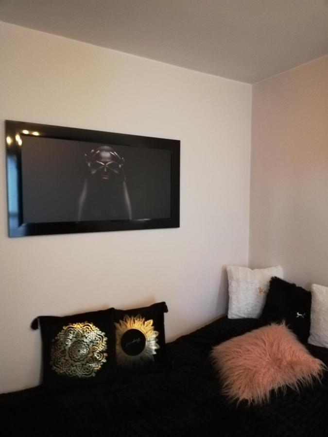 Kawalerka - Jelenia Gora, Dziel. Zabobrze Apartment Luaran gambar